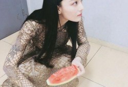 吃瓜裙分享,揭秘娱乐圈幕后故事，带你走进明星们的真实生活